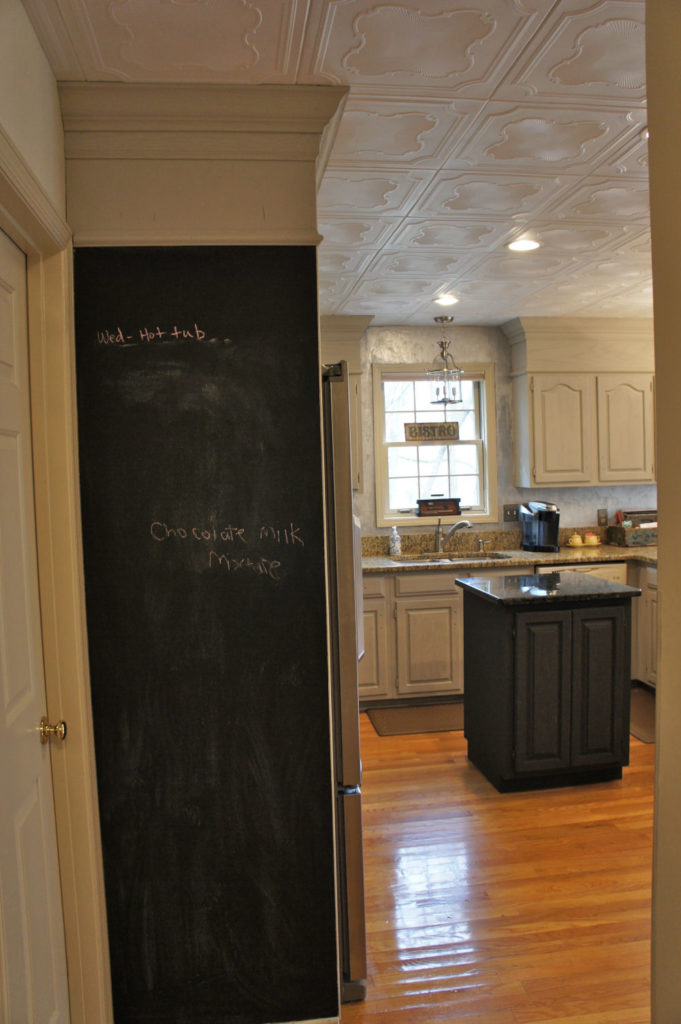 Refrigerator built in with chalk board wall