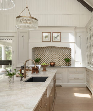 stove hood with tile